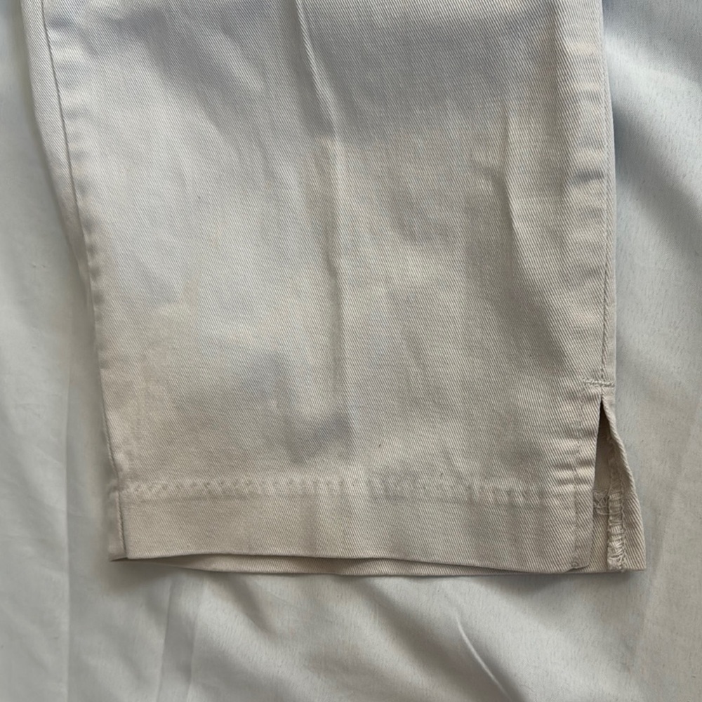 Dockers Cream Chinos Relaxed Fit - Picture 11 of 12
